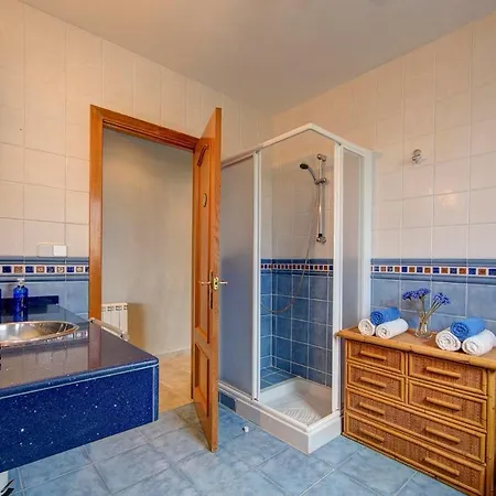 Villa Sleeps 9 Pool Wifi Lloret de Mar
