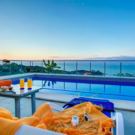 Sleeps 9 Pool Wifi *