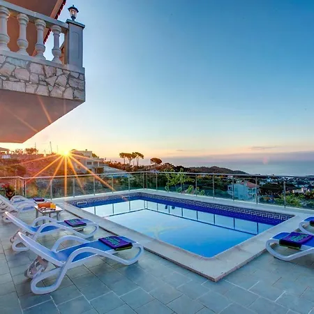 Sleeps 9 Pool Wifi